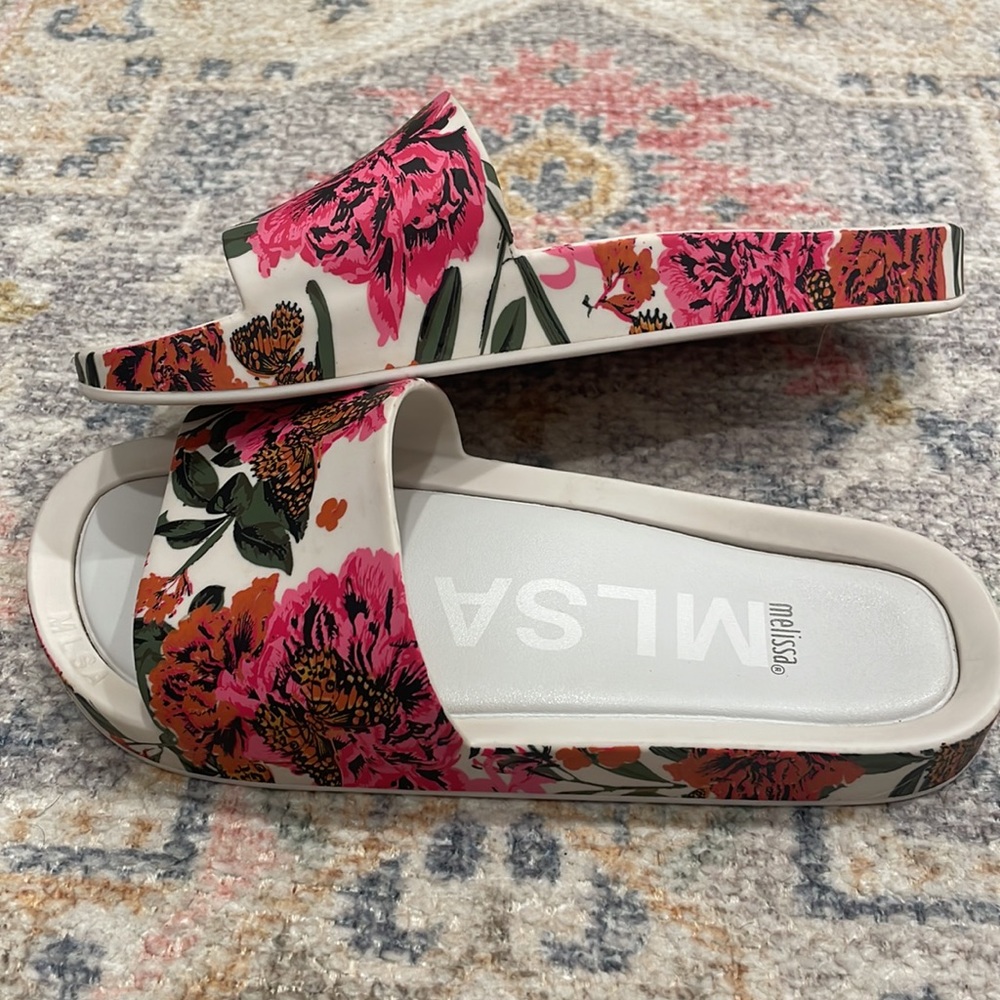 Melissa Slides 🌺 - Picture 4 of 8